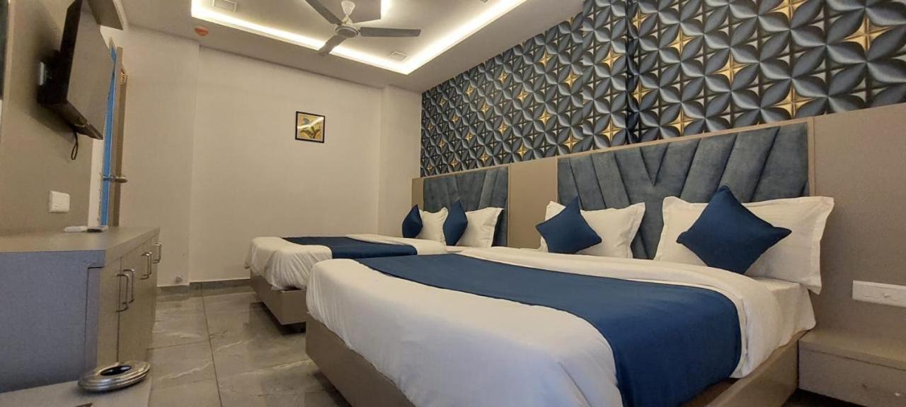 Hotel Season Ahmedabad Esterno foto