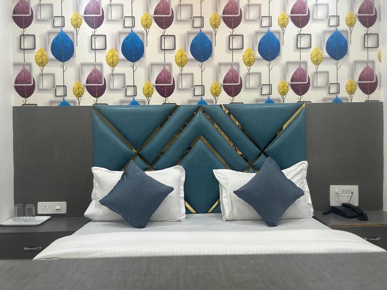 Hotel Season Ahmedabad Esterno foto