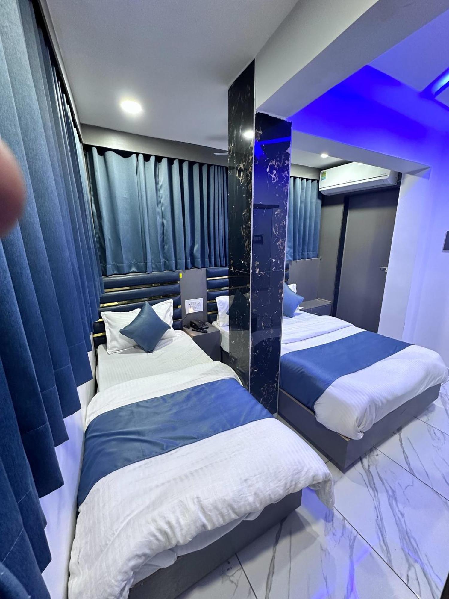 Hotel Season Ahmedabad Esterno foto