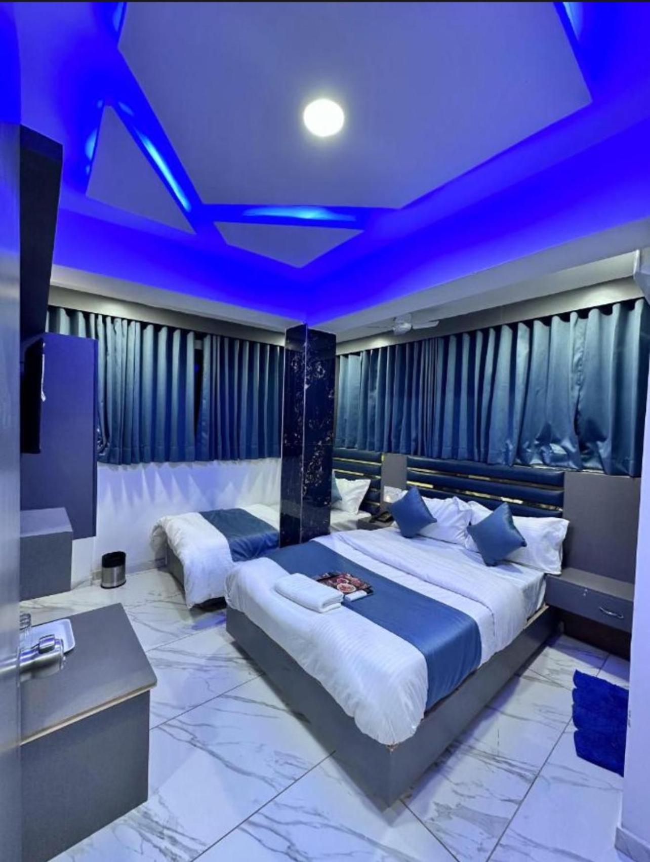 Hotel Season Ahmedabad Esterno foto
