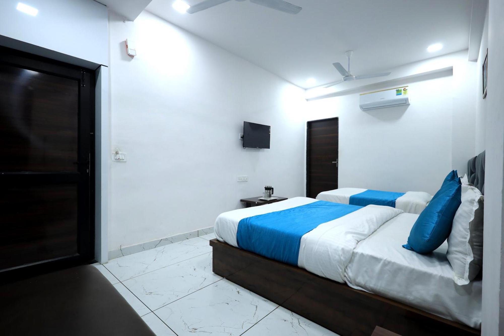 Hotel Season Ahmedabad Esterno foto