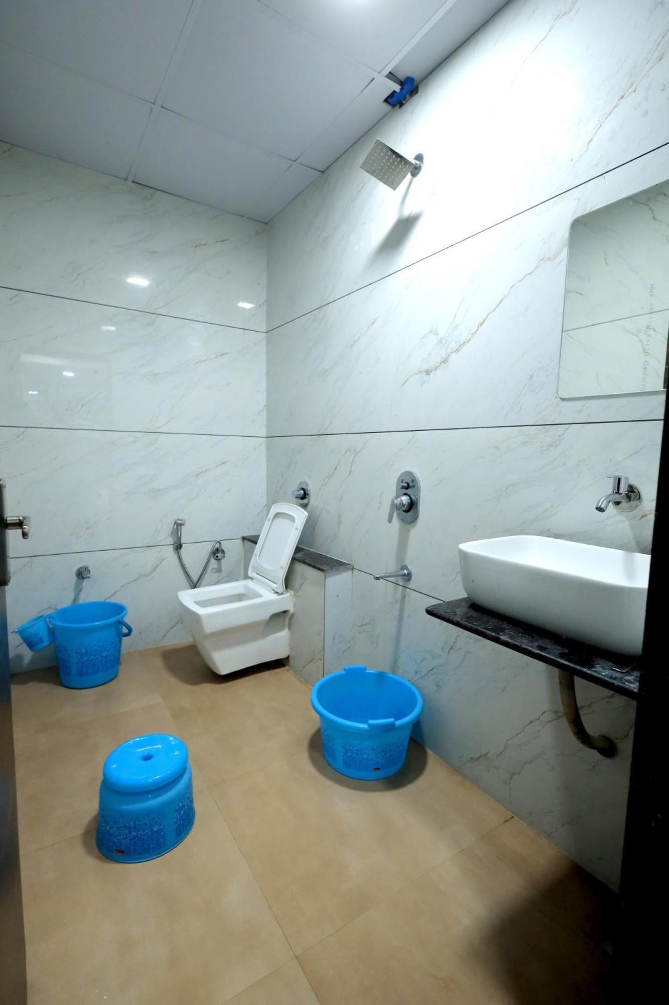 Hotel Season Ahmedabad Esterno foto