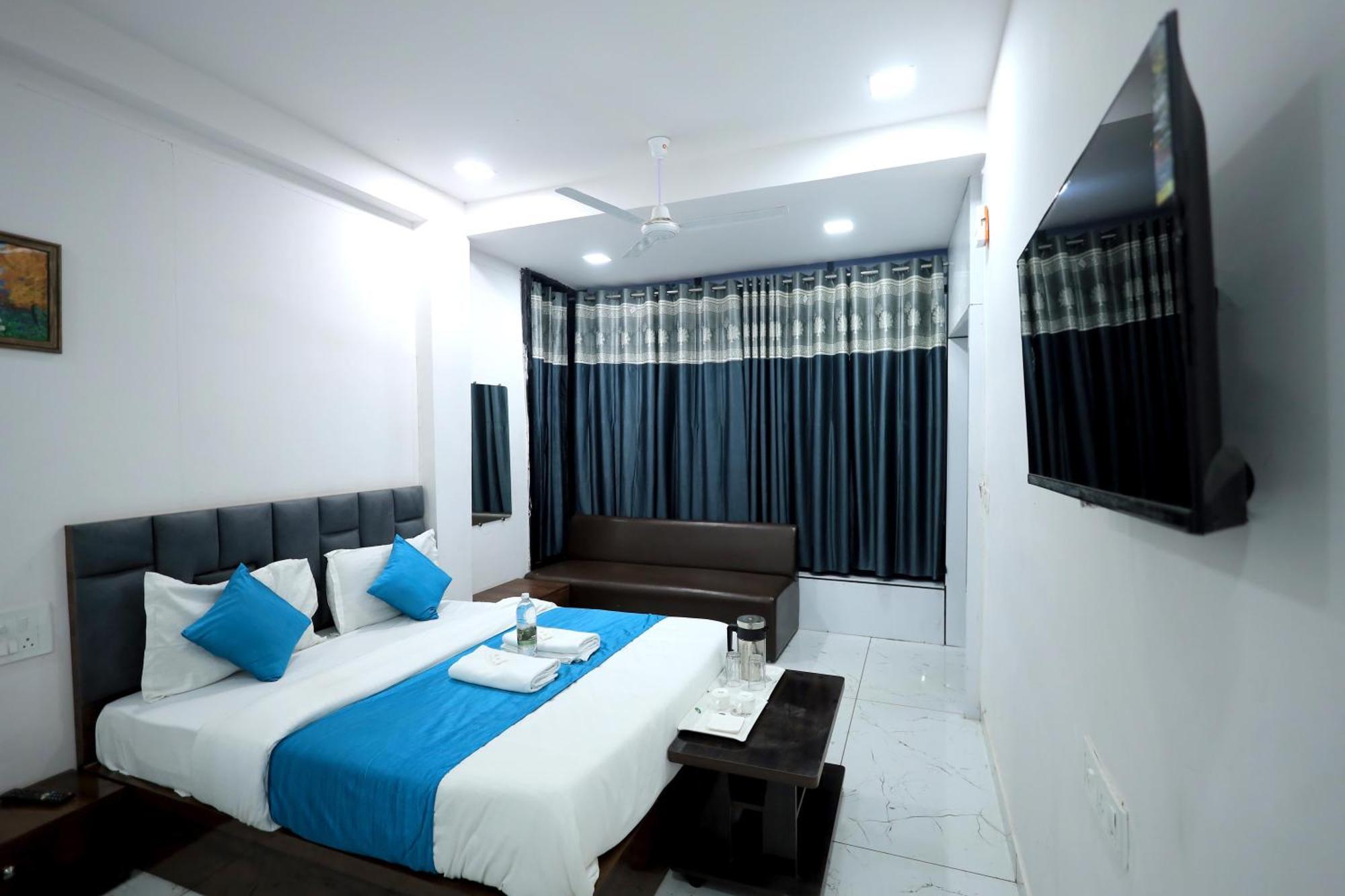 Hotel Season Ahmedabad Esterno foto