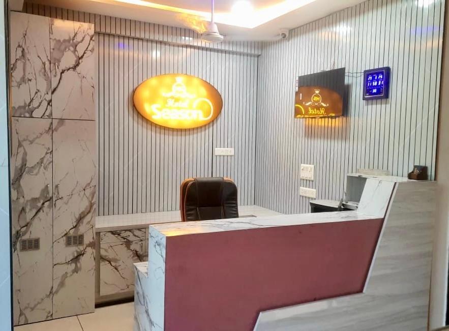 Hotel Season Ahmedabad Esterno foto