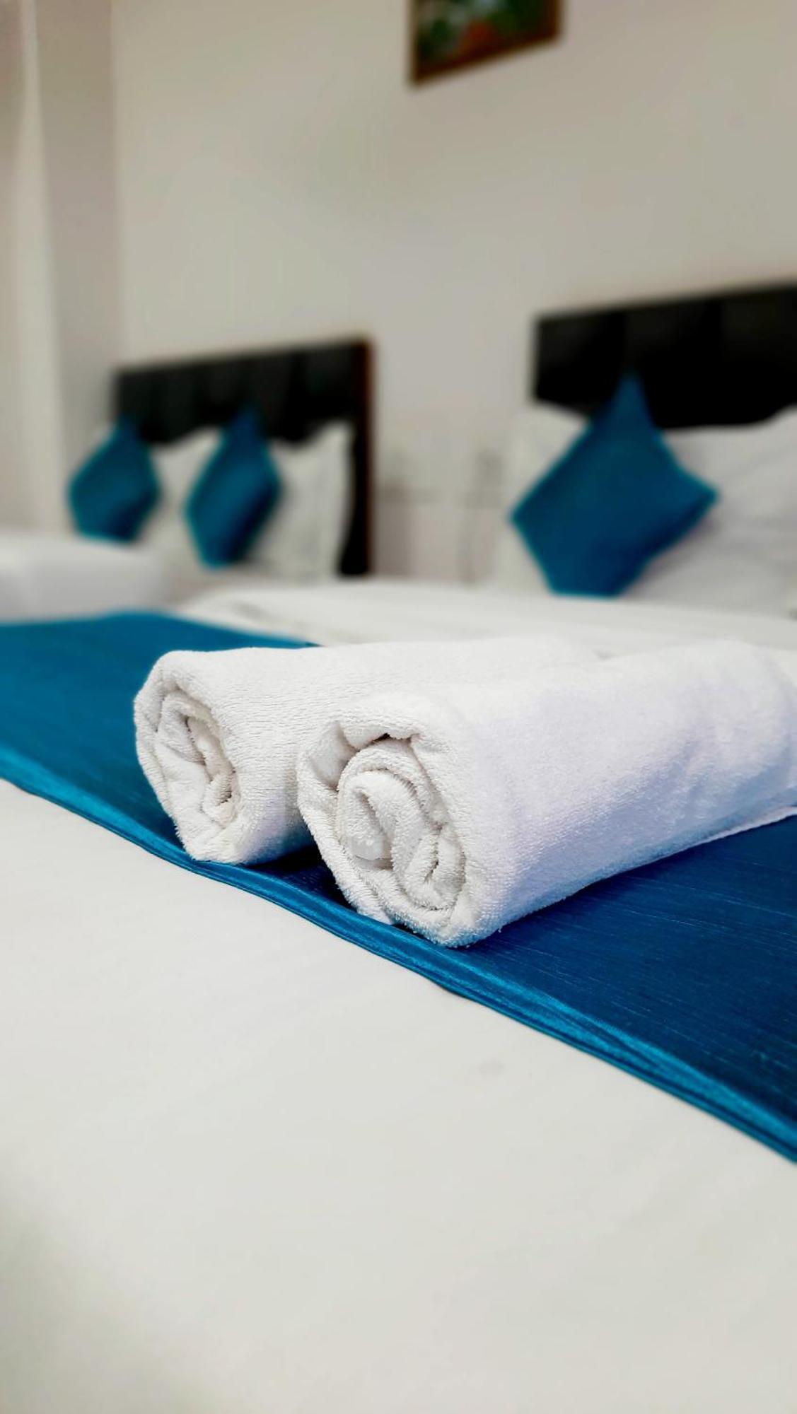 Hotel Season Ahmedabad Esterno foto