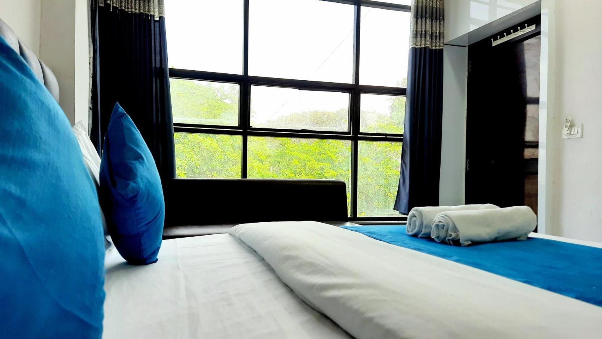 Hotel Season Ahmedabad Esterno foto
