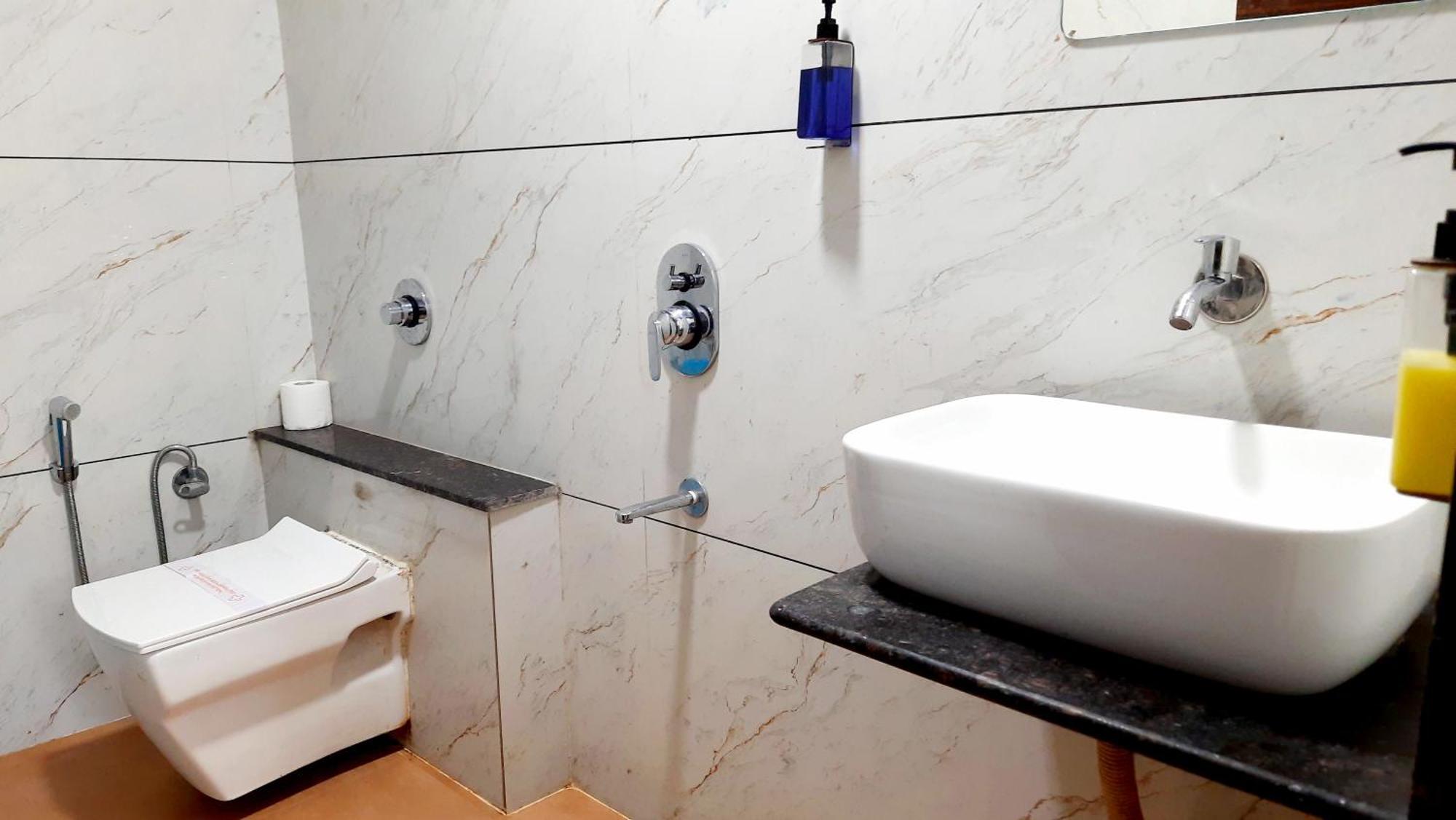 Hotel Season Ahmedabad Esterno foto