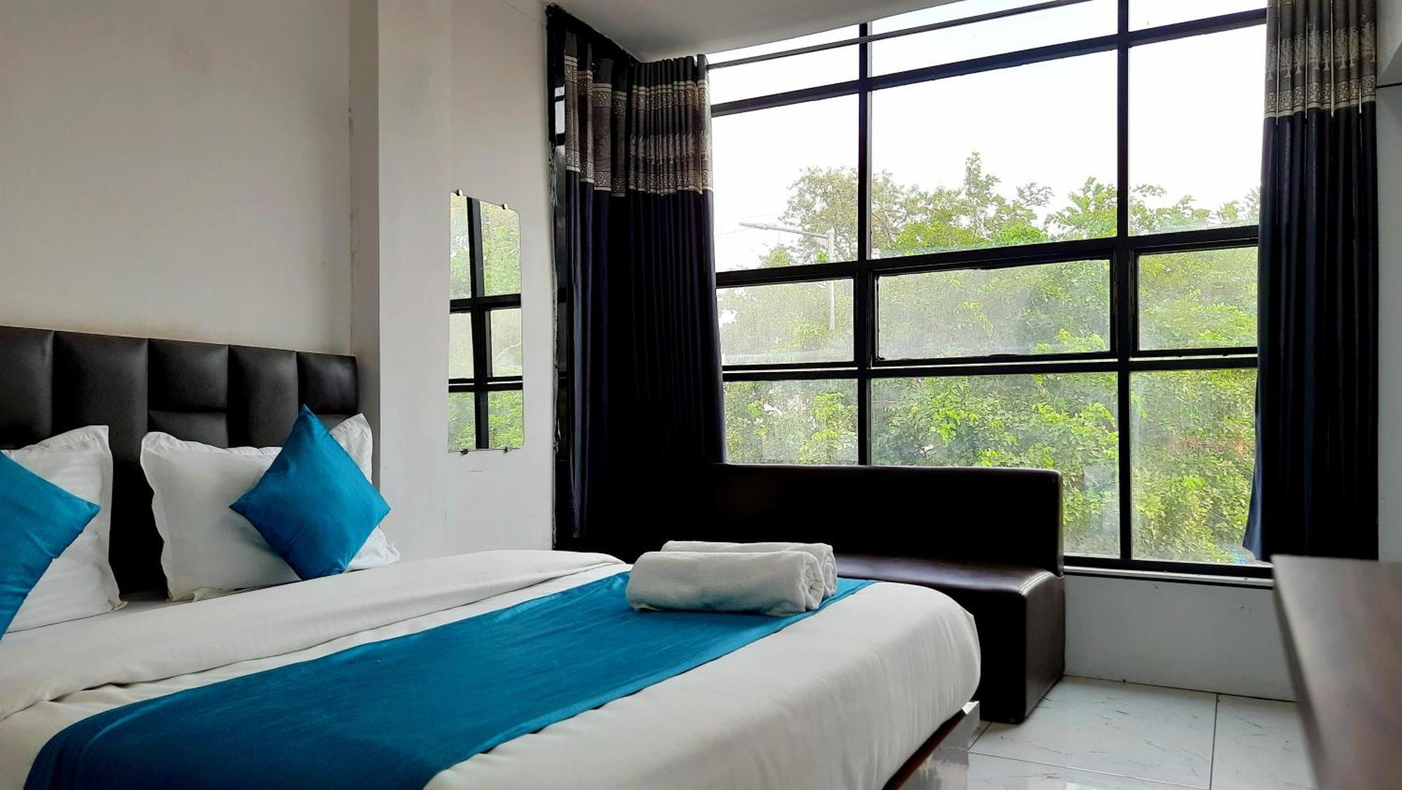 Hotel Season Ahmedabad Esterno foto