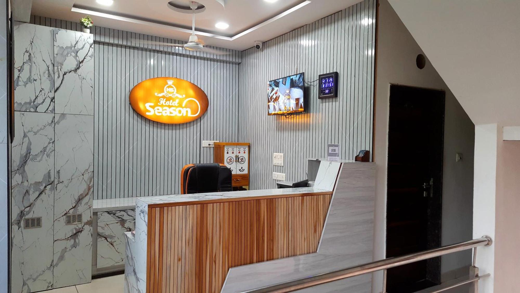 Hotel Season Ahmedabad Esterno foto