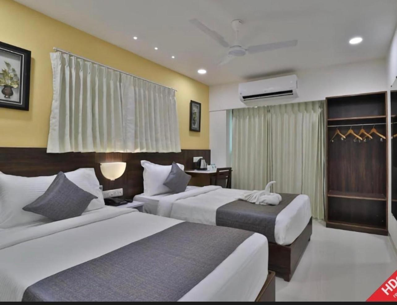 Hotel Season Ahmedabad Esterno foto